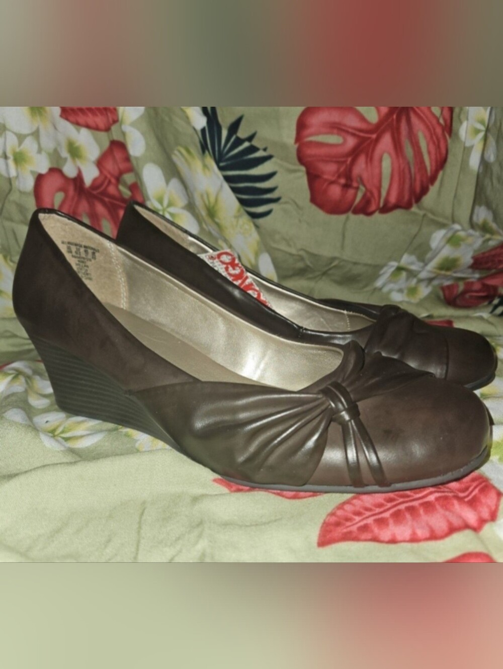 NWT Bongo Millan Wedges with Knot Accent in Brown / Taupe, Size 10